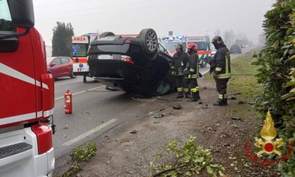 Schianto sulla Soncinese: auto ribaltata e due feriti in ospedale