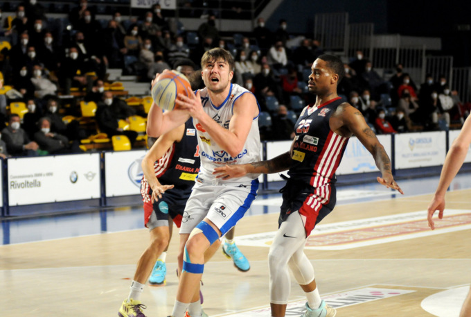 Treviglio non ingrana, Urania corsara al PalaFacchetti