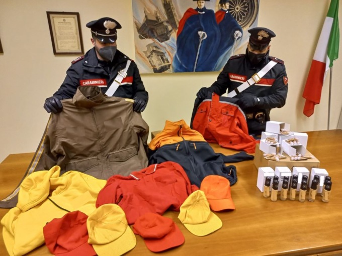 Si fingono corrieri e sottraggono due bancali di cosmetici a un’azienda, arrestati dai carabinieri