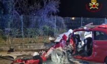 Terribile schianto contro un muretto: morto un 32enne, feriti i tre passeggeri che viaggiavano con lui