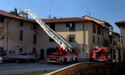 Camino prendo fuoco, attimi di paura in centro