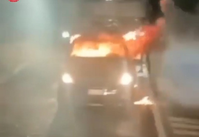 Romano, padre disperato si dà fuoco in auto: salvo grazie ai carabinieri