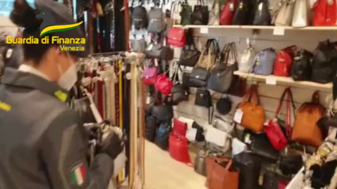 Maxi evasione fiscale di imprese d’abbigliamento cinesi: sequestrati 22 milioni di euro