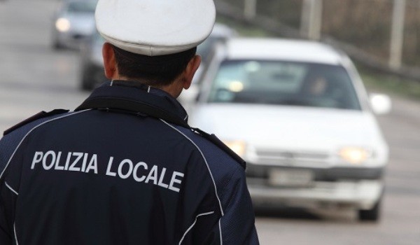 Ruba alcolici all’Iperal, 16enne denunciato