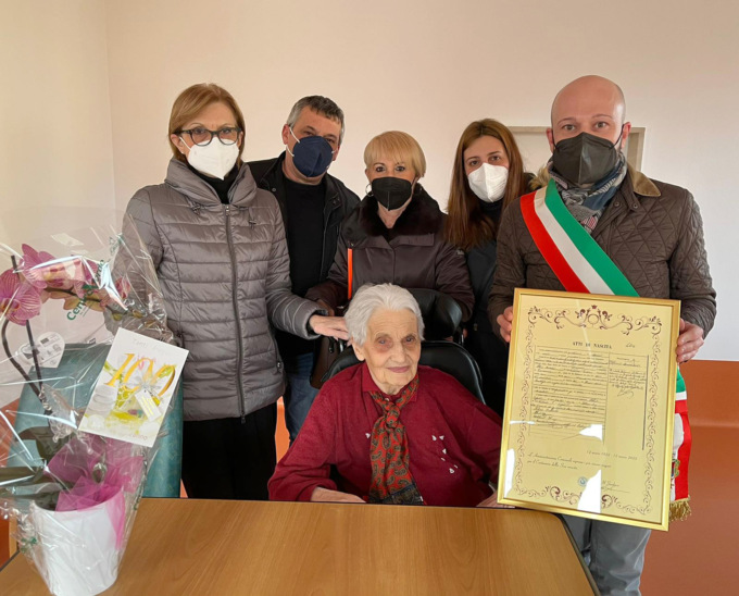 Calvenzano, festa grande per nonna Ninetta