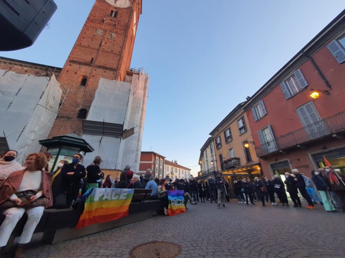 Treviglio di nuovo in piazza per la pace: la poesia di Rodari letta da un bambino