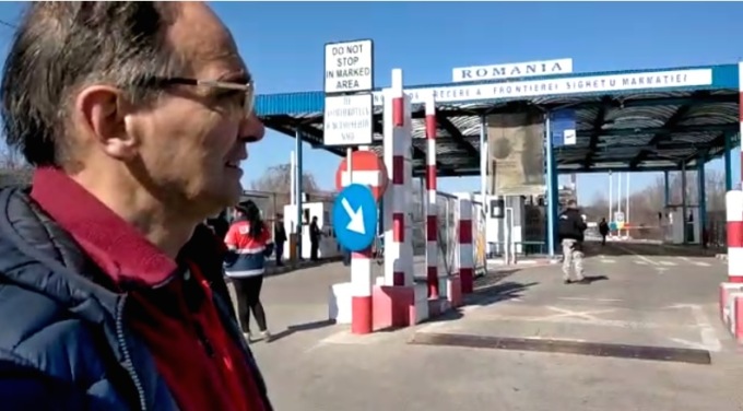 Videoreportage dalla frontiera ucraina, tra i bambini sfollati e i volontari