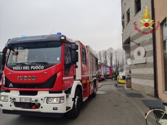 Incendio al Conad di Canonica, in fiamme il magazzino