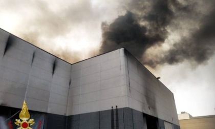 Incendio in un'azienda di Treviolo, ustionato in codice giallo