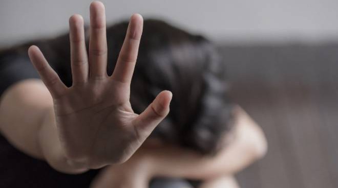 Violenza sessuale su una minore, arrestato