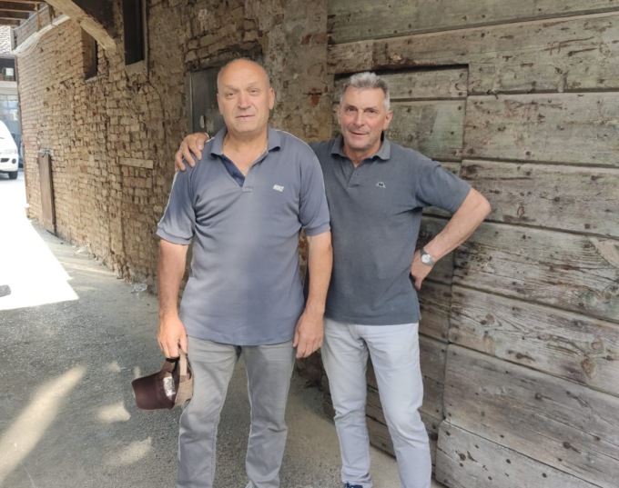Arresto cardiaco fuori dall’ortofrutta: salvato da due amici