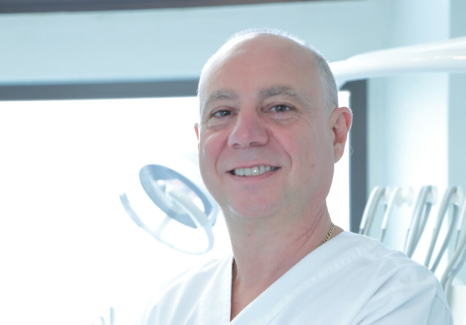 Carie e parodontite possono provocare  la caduta dei denti: ecco come recuperare il sorriso in 48 ore