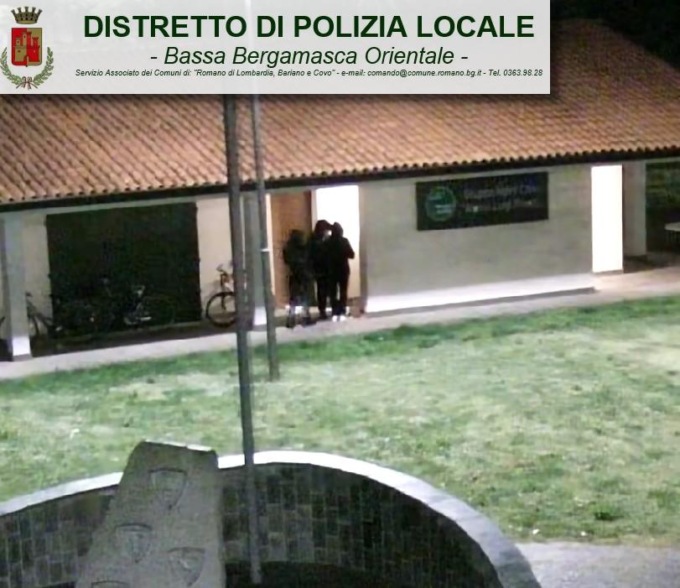 Danneggiano la sede degli Alpini, incastrati dalle videocamere