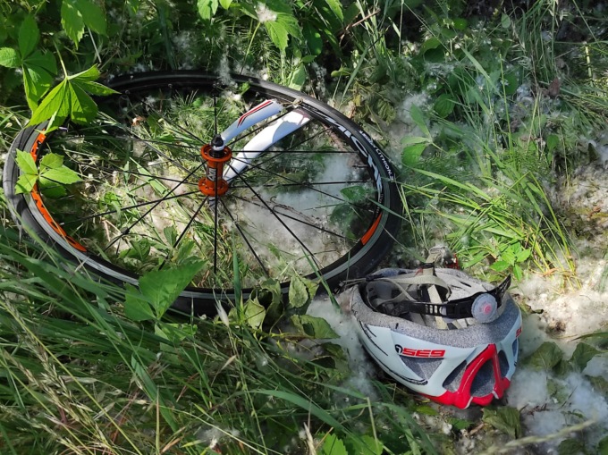 Ciclista investito, arriva l’elisoccorso
