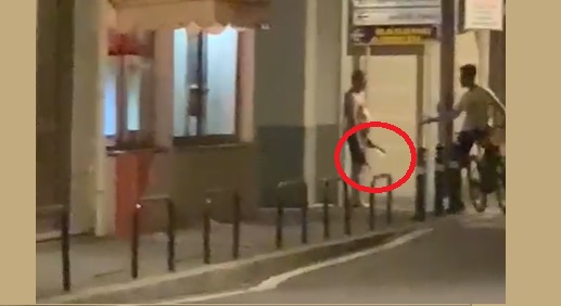 Denunciato l’operaio sorpreso per strada a petto nudo con un coltellaccio in mano