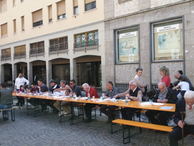 La prima gara del salame degli “Amici della porchetta” se l’aggiudica un vailatese