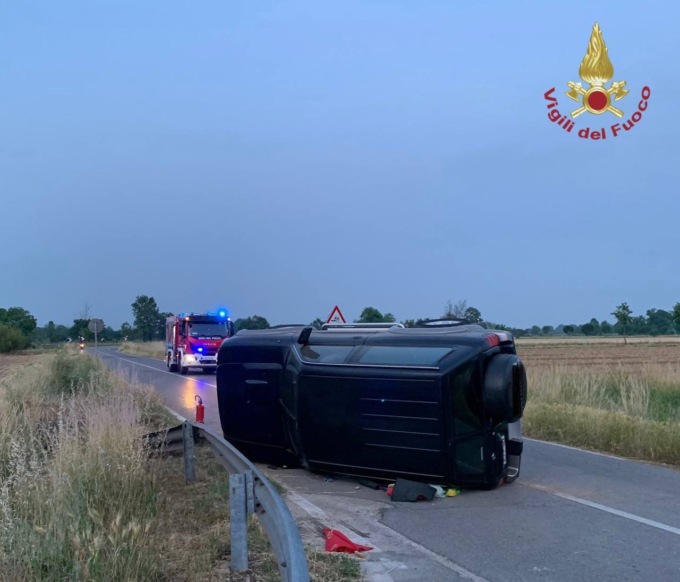 Si ribalta con l’auto, 83enne finisce in ospedale