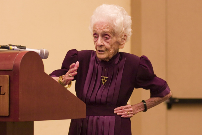 “Intitoliamo la piazza del Mercato coperto a Rita Levi Montalcini”