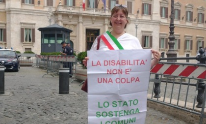 Sostegno ai disabili, la vicesindaca protesta in piazza di Monte Citorio