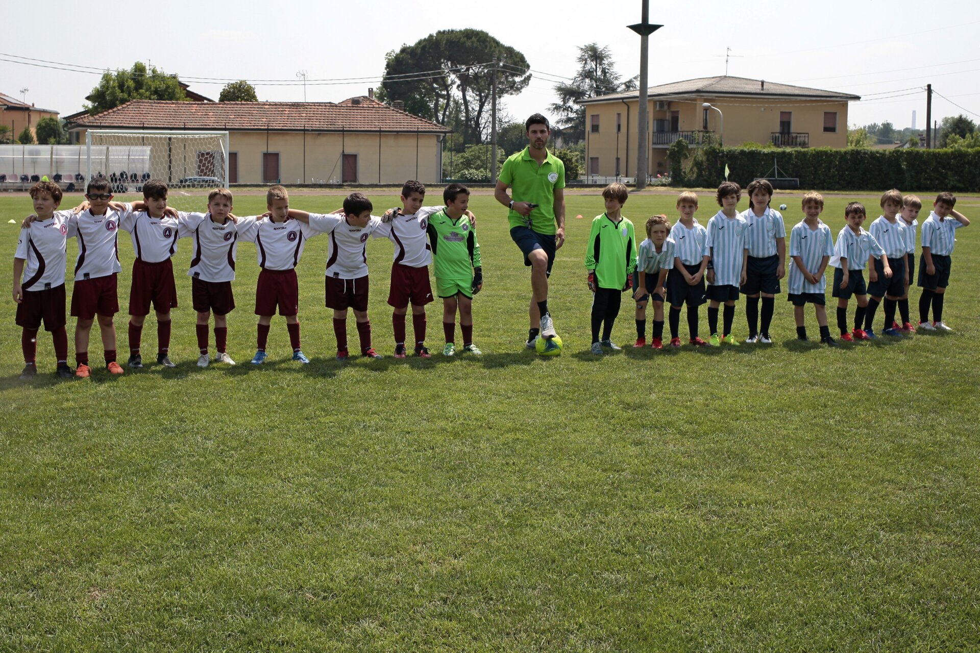 Fara Gera d'Adda Un momento del minitorneo con le squadre dei piccoli calciatori, nell'ambito del primo Memorial Ernesto Modanesi per squadre Under 18 2