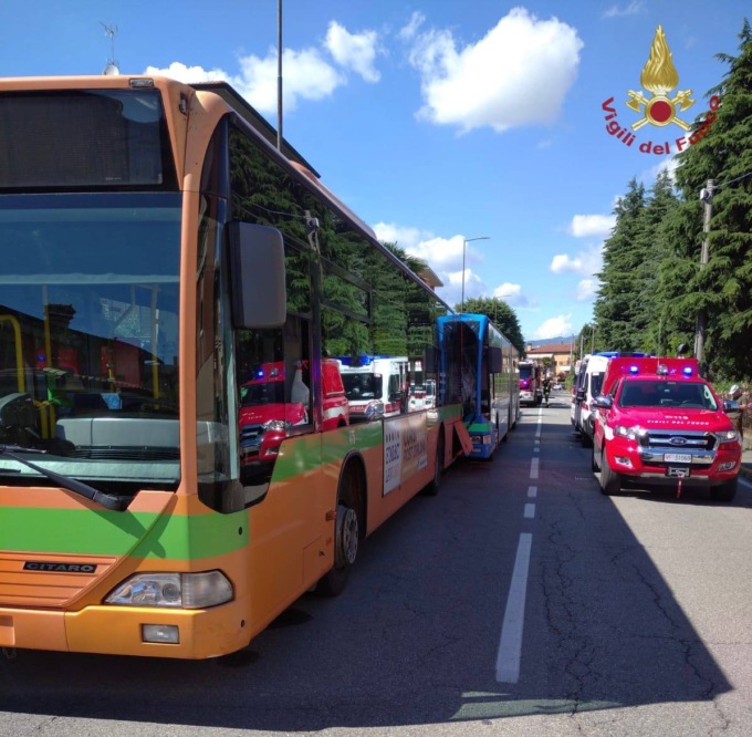Tamponamento tra autobus a Stezzano, 16 passeggeri coinvolti