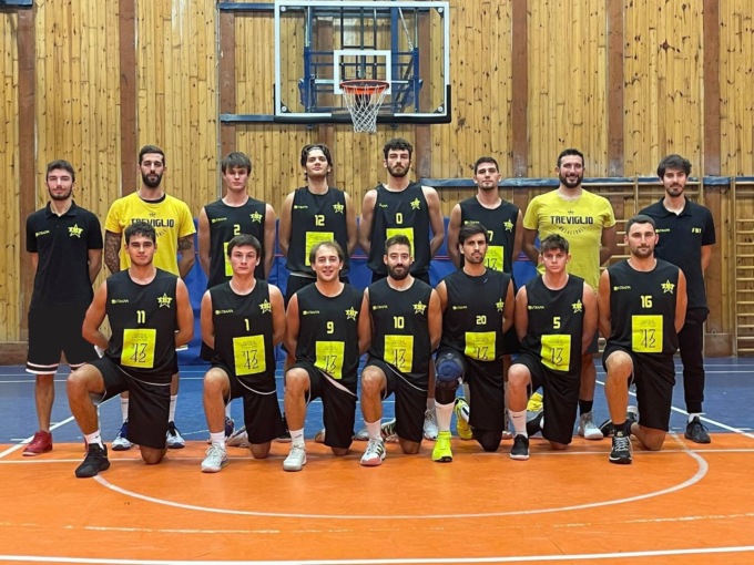 Scuola Basket Treviglio sfata il tabù: per la prima volta passa il turno, ora la sfida è con Chiari