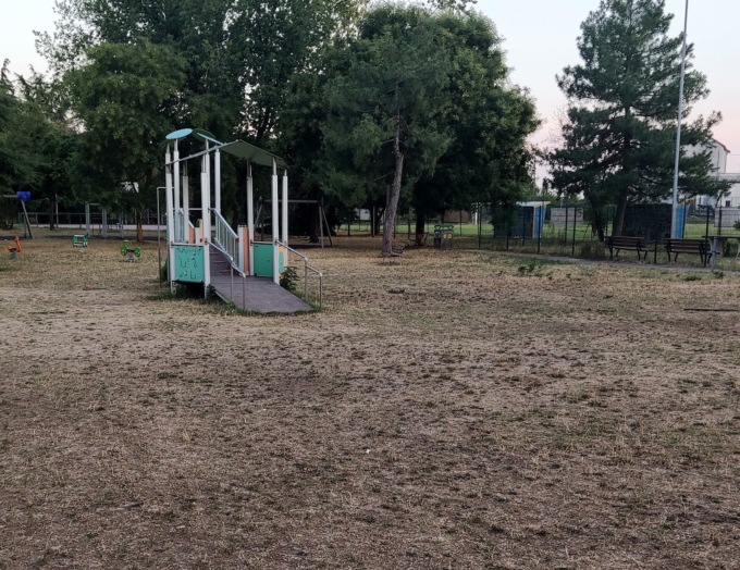 Crisi idrica, niente acqua per irrigare prati e giardini anche nelle ore notturne