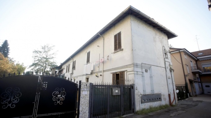 Bimba abbandonata a casa per sei giorni e trovata morta: non era la prima volta che la mamma Diana da sola