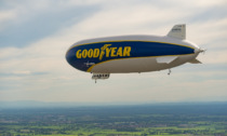 Un enorme dirigibile Goodyear vola sulla Bassa: l'avete visto? Ecco perché era qui
