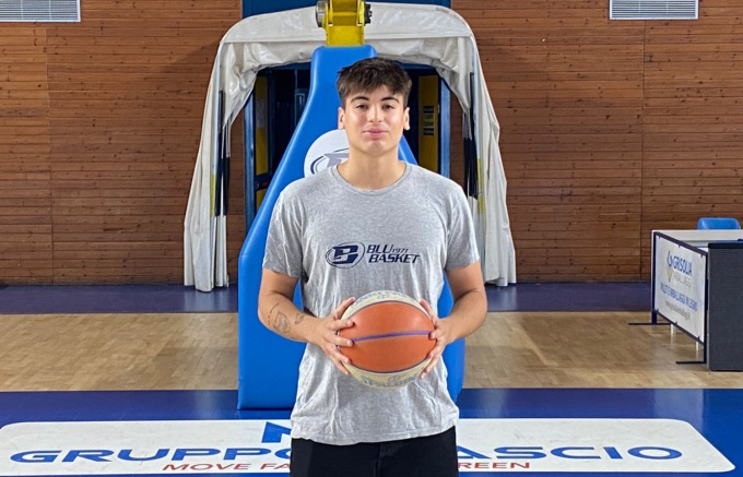 Il giovane playmaker Corona alla corte di coach Michele Carrea