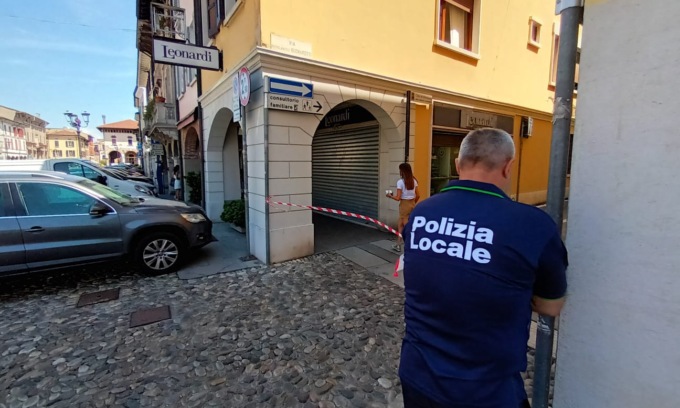 Parte Un Colpo Mentre Pulisce La Pistola, Muore Commerciante 62enne ...