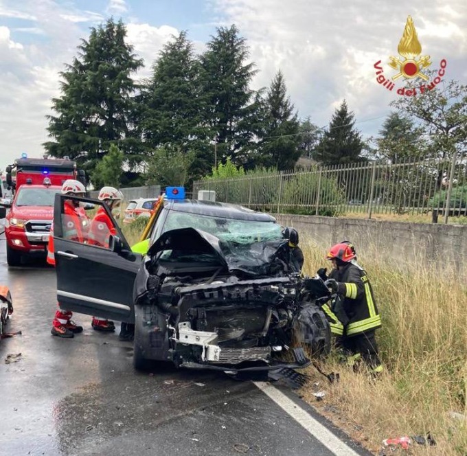 Mamma e figlia, terribile frontale contro un TIR sulla Sp42