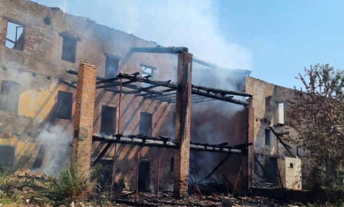 Cascina in fiamme a Verdello, arrivano i Vigili del fuoco