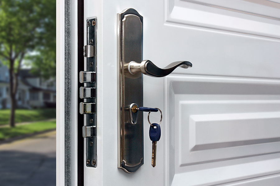 Chiavi dimenticate dentro casa: come comportarsi quando la porta si chiude
