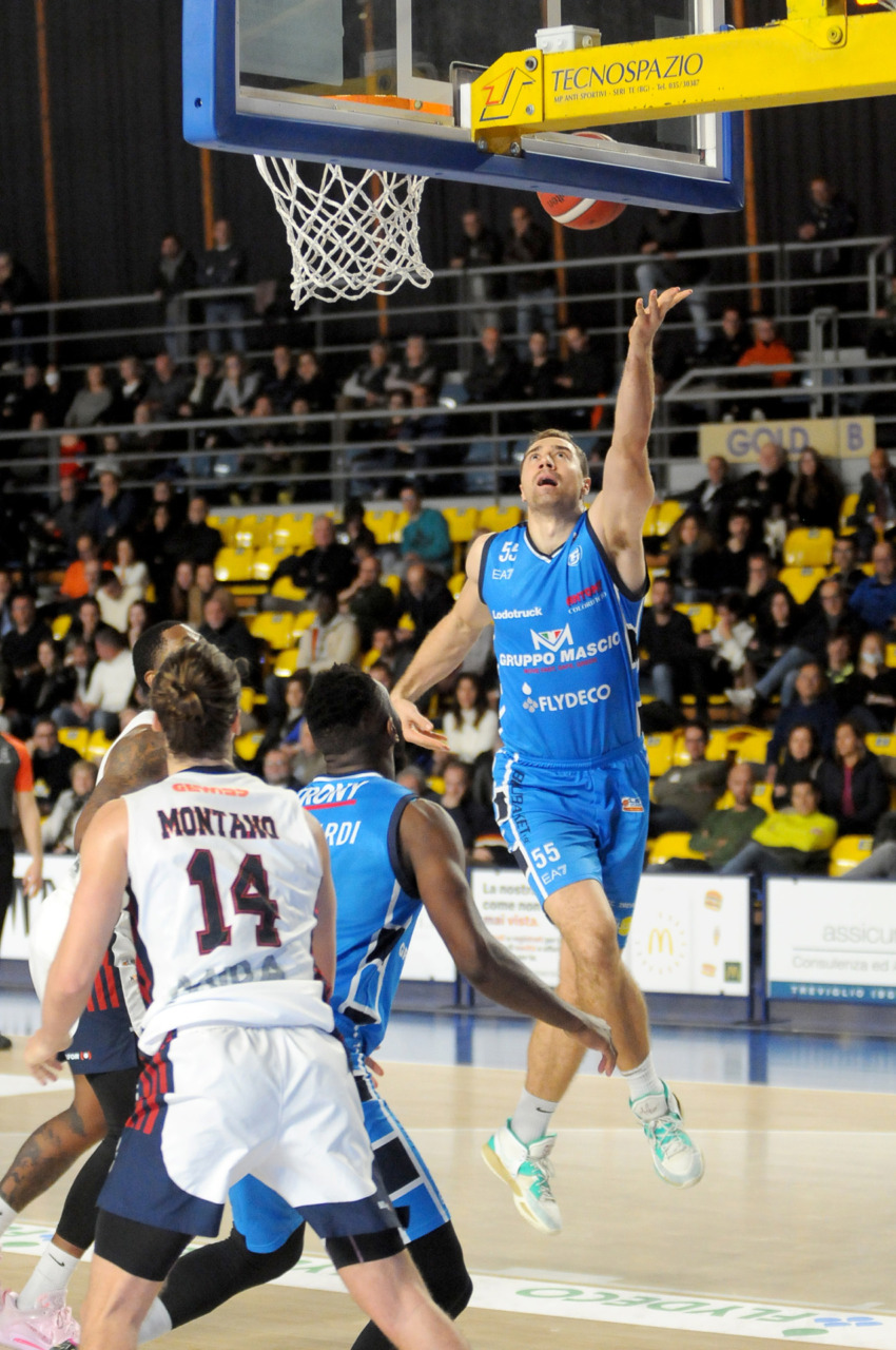 Quando il basket di Treviglio vestiva le maglie “Armani”