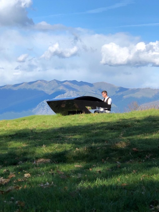 Livigno diventa il palco del pianista Alessandro Martire