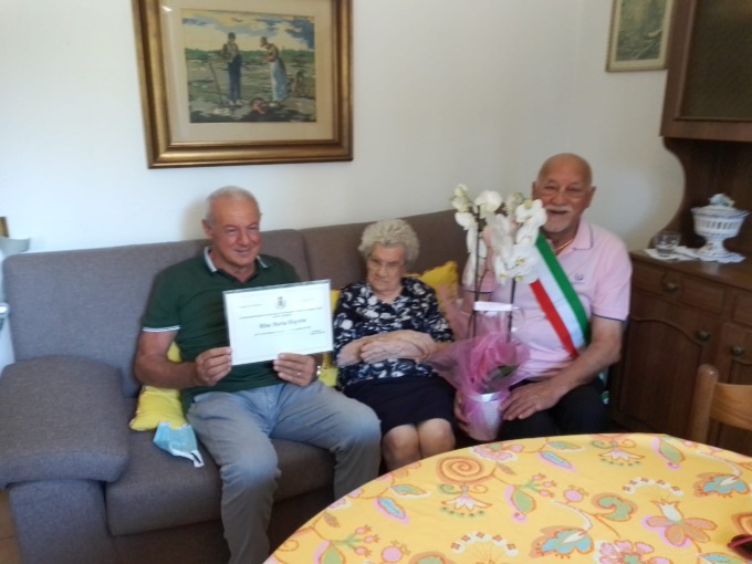 Festa grande per la centenaria Rina Maria Dognini