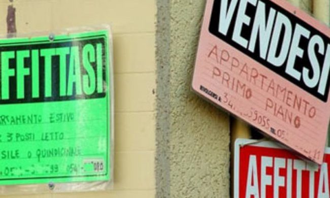 Finto agente immobiliare: incassa le caparre e scappa