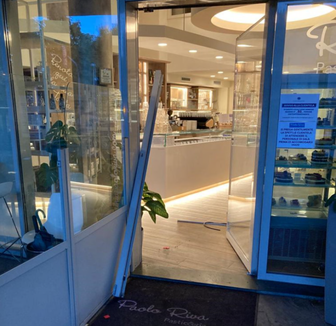 Due furti in due notti alla pasticceria “Paolo Riva”, a colpire forse la stessa mano