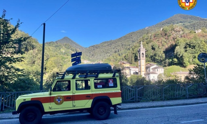 Malore mentre cerca funghi all’alba: 65enne muore ad Averara
