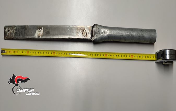 Alcol e machete, scoppia una violenta lite in strada: arrestato un 42enne