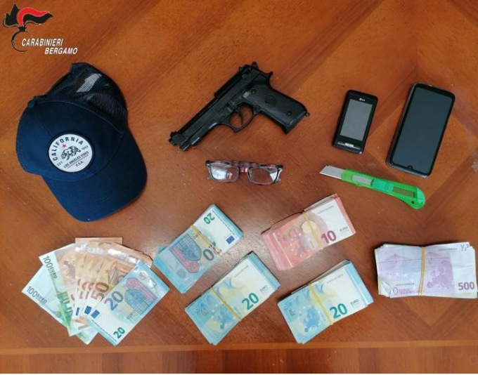 Rapina alla Bper di Villongo, arrestati poco dopo dai carabinieri