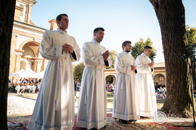 Quattro nuovi diaconi per la diocesi di Cremona:  Claudio Mario, Alex, Andrea e Jacopo rispondono “Eccomi”
