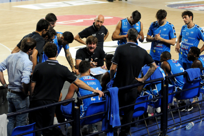 Prima partita al PalaFacchetti, il Gruppo Mascio riceve Latina