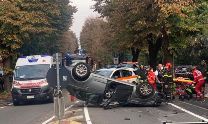 Ribaltamento su viale Piave, tre persone coinvolte