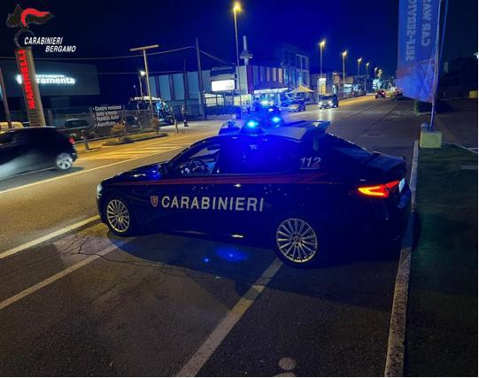 Cocaina e contanti in tasca: arrestato pusher di 27 anni