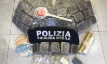 Trovati con quasi 60 chili di hashish e 13mila euro in contanti, due arresti nella Bassa