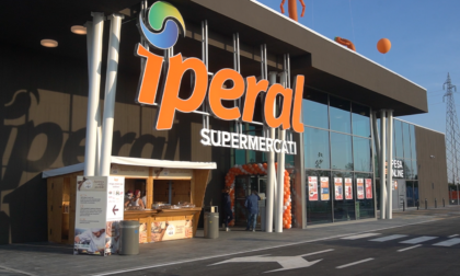 Tentano la spaccata all’Iperal di Covo, ladri messi in fuga dall’allarme