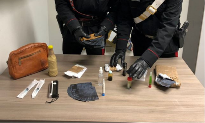 Come il gatto e la volpe promettevano di moltiplicare le banconote, arrestati