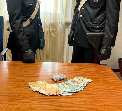 Controlli Strade Sicure: beccato senza patente, con due dosi di cocaina e duemila euro in contanti